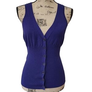 BCBG Max Azaria Silk Blend Blue Sleeveless Fitted V-neck Sweater - Medium